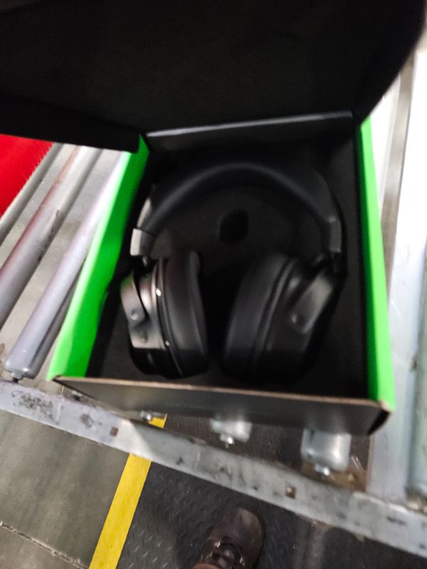 Photo 3 of **USsed**
Razer Kraken V3 Pro Wireless Gaming Headset with Haptic Technology, THX Spatial Audio, 50mm Titanium Drivers, Hybrid Memory Foam Cushions