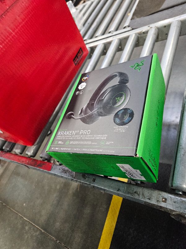 Photo 1 of **USsed**
Razer Kraken V3 Pro Wireless Gaming Headset with Haptic Technology, THX Spatial Audio, 50mm Titanium Drivers, Hybrid Memory Foam Cushions
