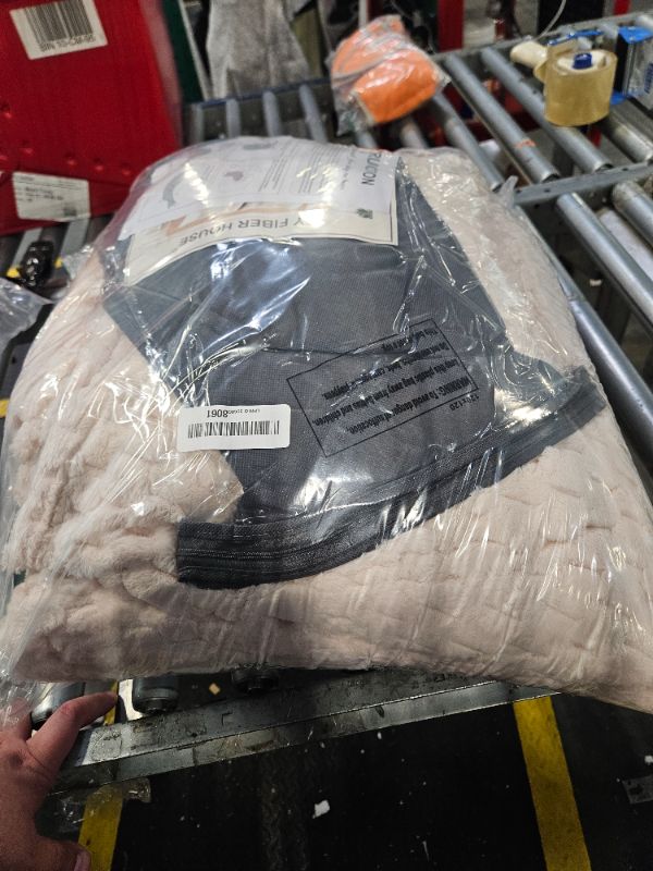 Photo 1 of **USED**
FY FIBER HOUSE Oversized King Blanket 120" x120" Seamless Extra Large Bed Blanket 10' x 10' Super Soft Plush Fuzzy Huge Blankets for Couch Office Sofa, Beige
