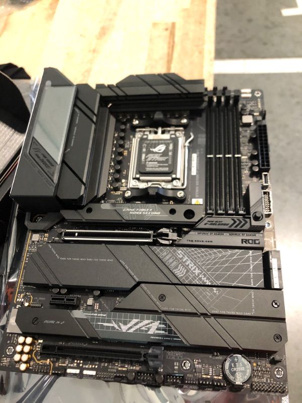 Photo 1 of ASUS ROG STRIX X670E-F GAMING WIFI AMD X670 AM5 Ryzen Desktop 9000 8000 & 7000 ATX motherboard, 18+2 power stages, DDR5, 4x M.2 slots with heatsink, PCIe 5.0, USB 3.2 Gen 2x2, WiFi 6E, AI Cooling II
