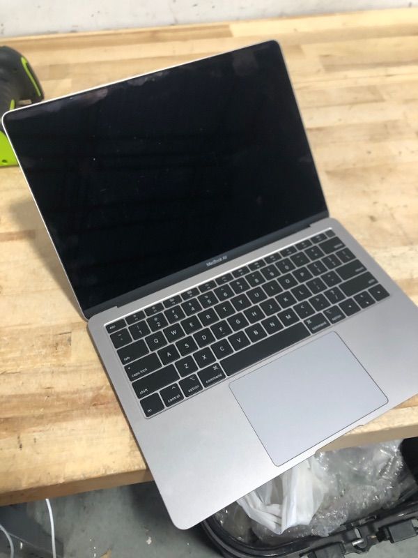 Photo 1 of MacBook Air (Retina, 13-inch, 2019)
