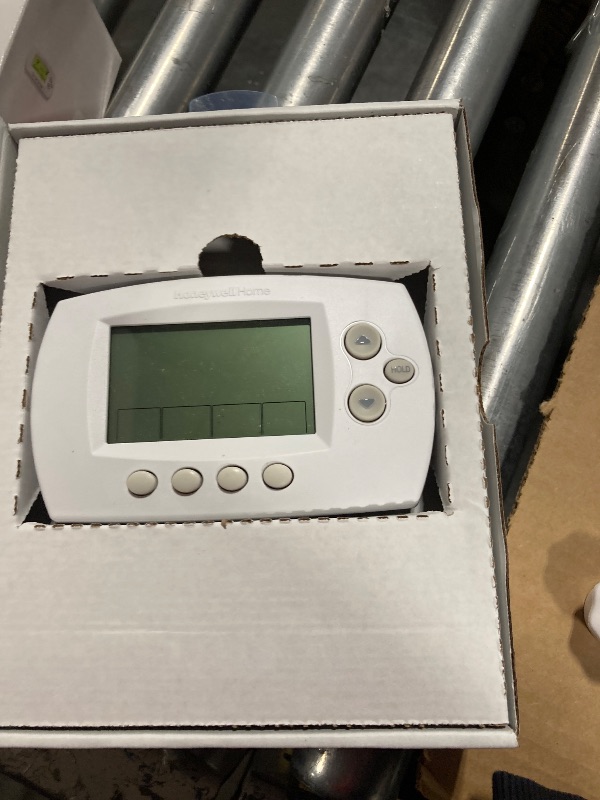 Photo 1 of Honeywell Home RTH6580WF Wi-Fi 7-Day Programmable Thermostat