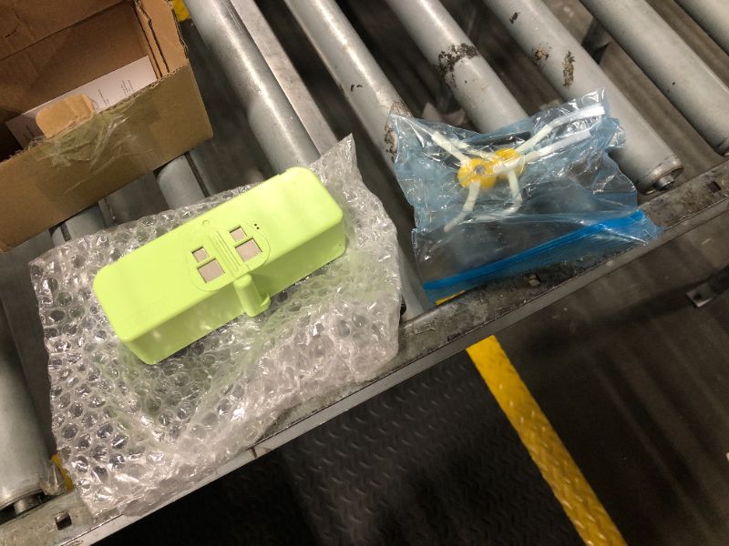 Photo 1 of 4400mAh for iRobot Battery Replacement Roomba Battery Compatible with Roomba 890 891 895 877 860 850 805 801 700 695 690 685 680 677 675 671 670 665 652 640 614 615 500 400 blade 15 Series 1800Li