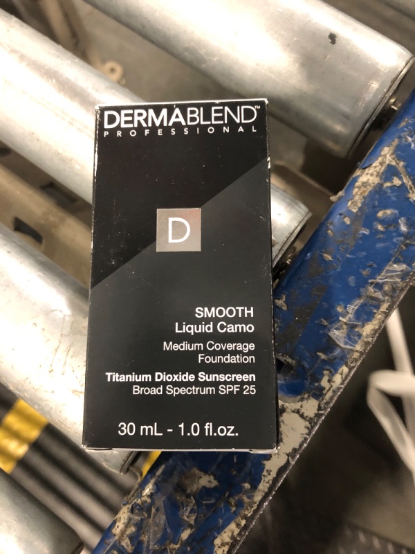 Photo 1 of Dermablend Smooth Liquid Foundation with SPF 25, 1 Fl. Oz, 40N Chestnut, For Medium Skin with Neutral Undertones
