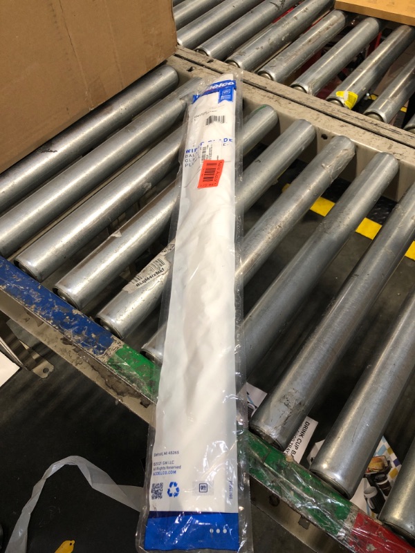 Photo 1 of ACDelco GM Original Equipment 23417074 Windshield Wiper Blade, 22.1 in