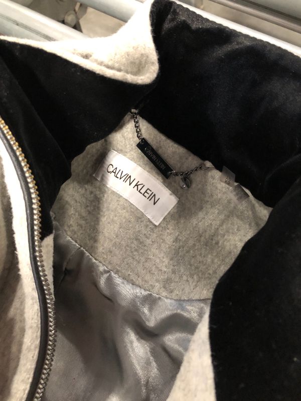 Photo 1 of ***SIZE  X-Small*** Calvin Klein Women's Angled Twill Fabric Wing Collar Coat, Light Grey