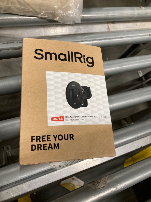 Photo 1 of SmallRig 1.55XT Anamorphic Lens for Phone, 2.76:1 Widescreen Cinematic Blue Flare Lens for T-mount Phone Cage, Anamorphic Lens with Lens Clip for iPhone 15 14 13 12, for Samsung S22 S21 Series - 3578B