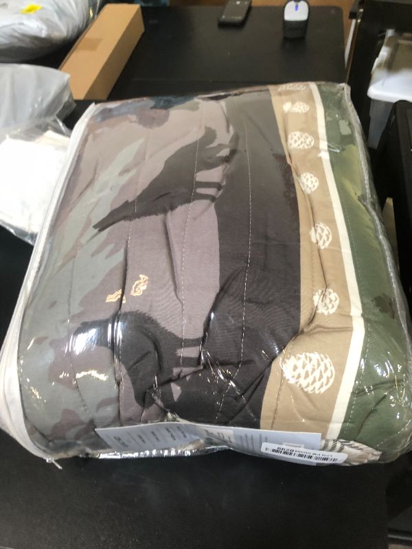 Photo 1 of Great Bay Home 3-Piece Reversible Rustic Lodge Bedspread Quilt with 2 Shams. All-Season Quilt Set. (King, Salt Creek)