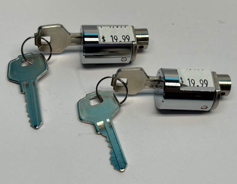 Photo 1 of 195162… 2 cylinder locks with keys 
