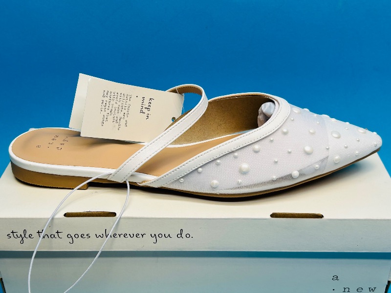 Photo 1 of 195297…size 8 flat sandals -new condition 