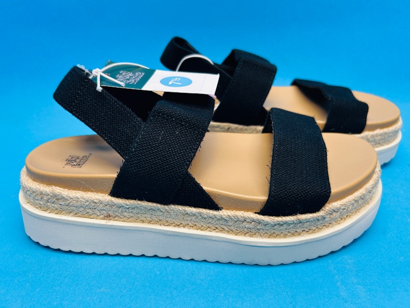 Photo 1 of 195302…size 7.5 sandals-like new condition 