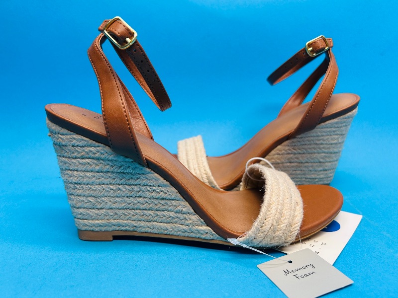 Photo 1 of 195311…size 7 memory foam heels-like new condition 