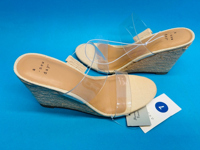 Photo 1 of 195312…size 7 memory foam heels-like new condition 