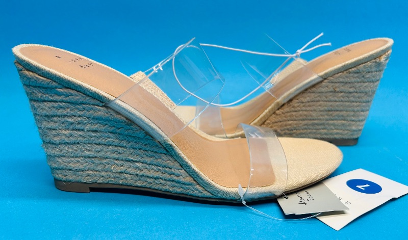 Photo 1 of 195312…size 7 memory foam heels-like new condition 
