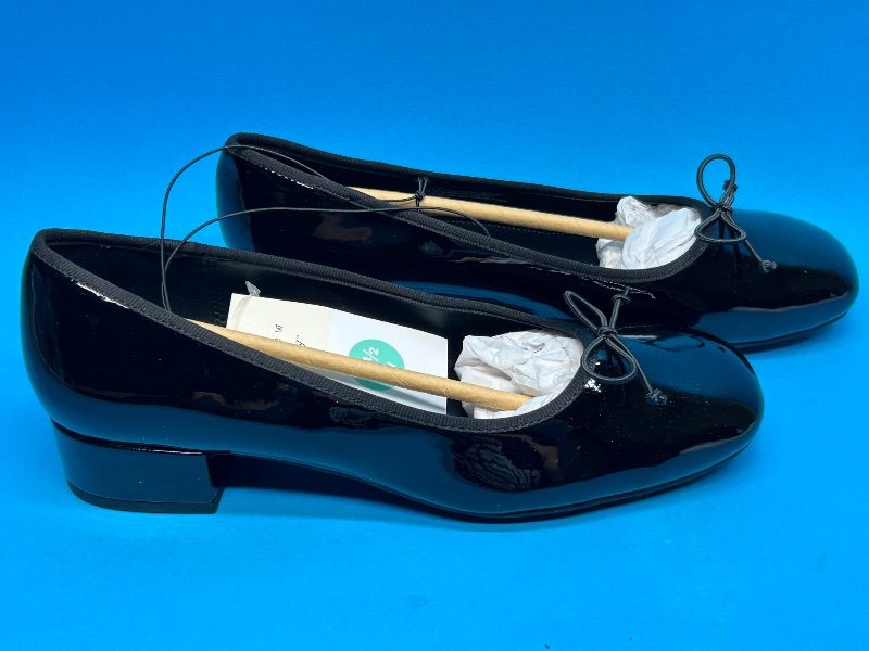 Photo 1 of 195315…size 8.5 flats-like new condition 