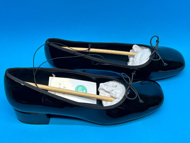 Photo 1 of 195315…size 8.5 flats-like new condition 