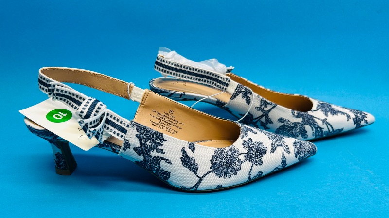Photo 1 of 195317…size 10 fabric heel-like new condition 