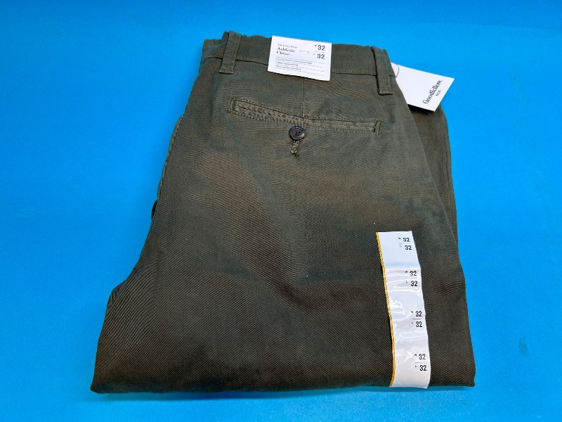 Photo 1 of 195319…mens athletic chino pants W32 L32 -like new condition 
