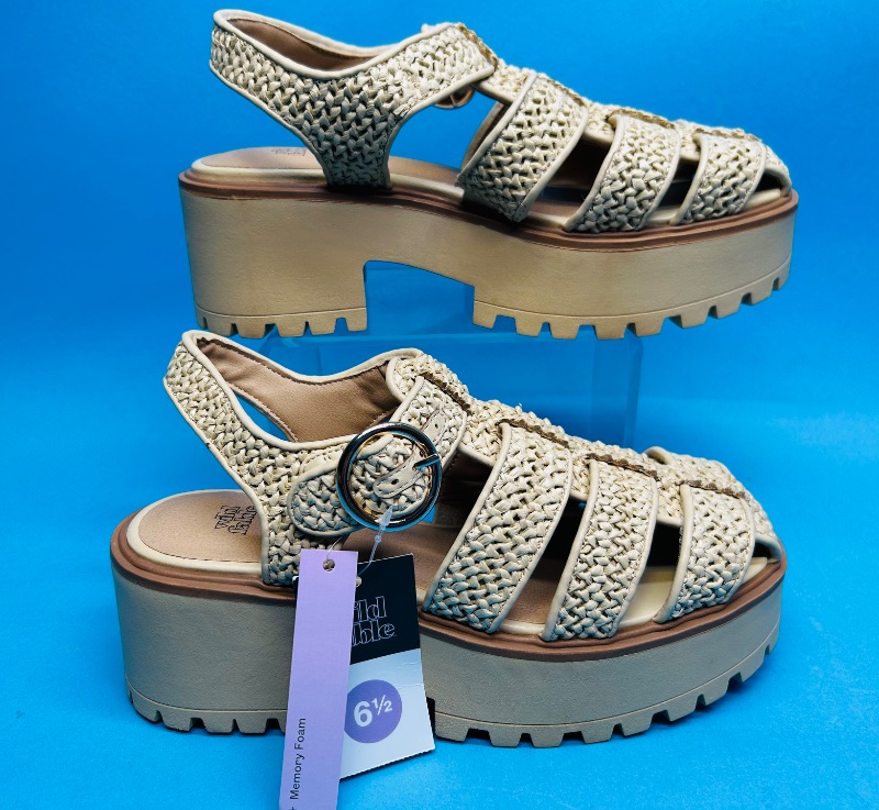 Photo 1 of 195339…size 6.5 memory foam sandals/ like new condition 