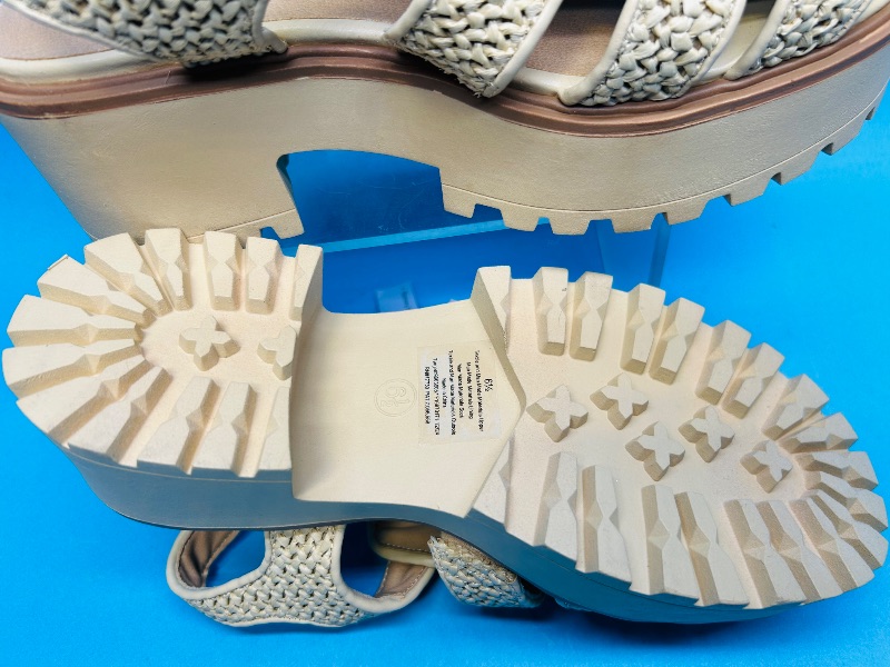 Photo 1 of 195339…size 6.5 memory foam sandals/ like new condition 