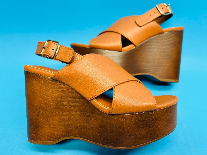 Photo 1 of 195340…size 6 heels/ like new condition 