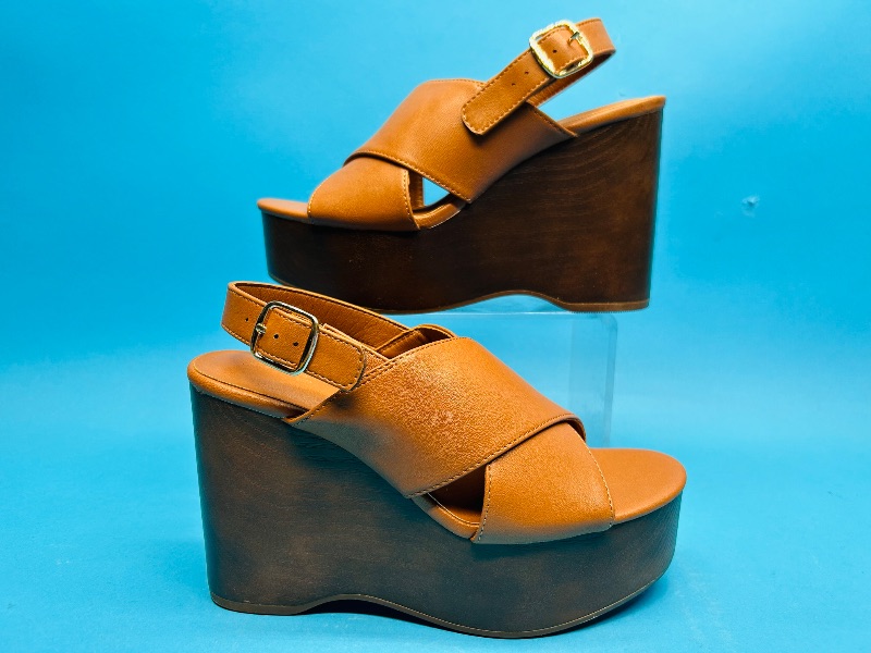 Photo 1 of 195340…size 6 heels/ like new condition 