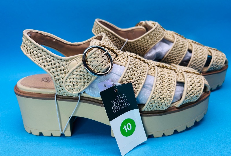 Photo 1 of 195455…size 10 memory foam sandals - new condition 