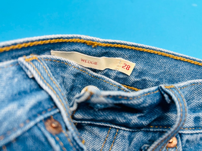 Photo 1 of 195502…Levi’s jeans size w28 wedgie -like new condition 