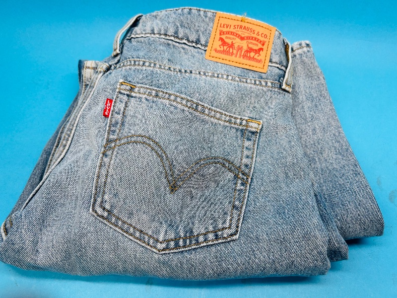 Photo 1 of 195506…Levi’s w30 L 32 jeans -like new condition 