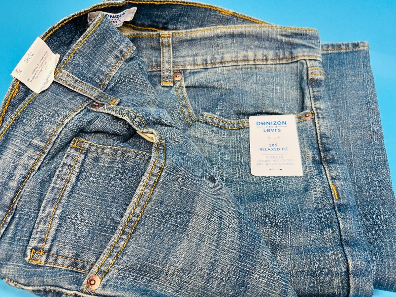 Photo 1 of 195512…Denizen from Levi’s 285 relaxed fit jeans 38 X 32 -like new condition 