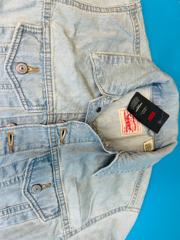 Photo 1 of 195522…Levi’s size xs denim shorts suit - like new condition 