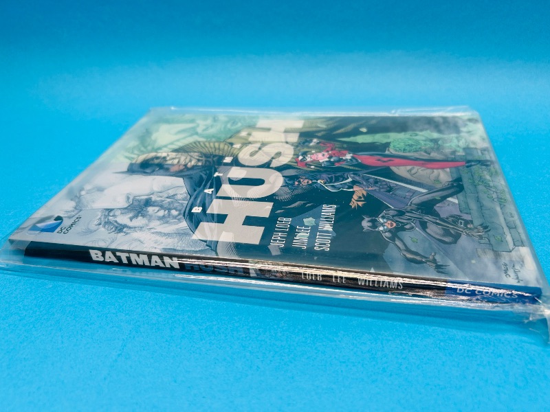 Photo 1 of 195572… Batman Hush softcover novel in sleeve 