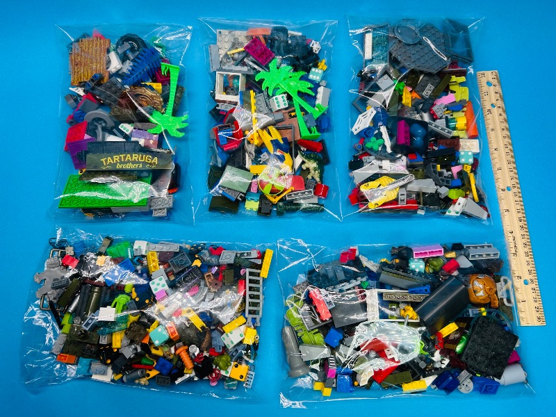 Photo 1 of 195657…5 bags of misc. LEGO pieces 