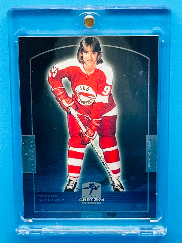 Photo 1 of 195714… Wayne Gretzky card HOF 2 in hard plastic case