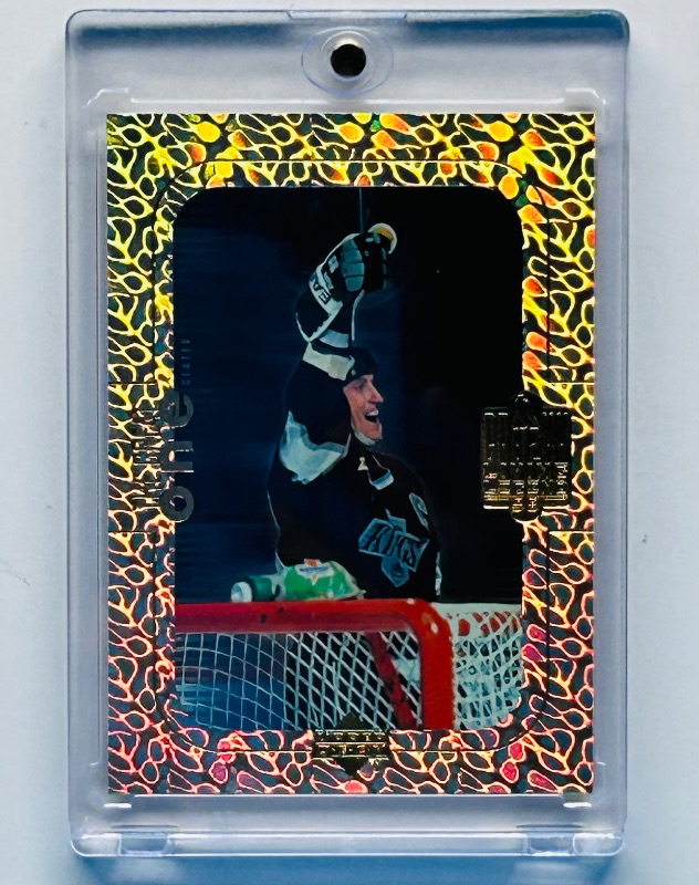 Photo 1 of 195715…Holo Wayne Gretzky the great one card in hard plastic case