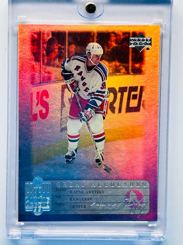Photo 1 of 195735…hologram Wayn Gretzky card in hard plastic case