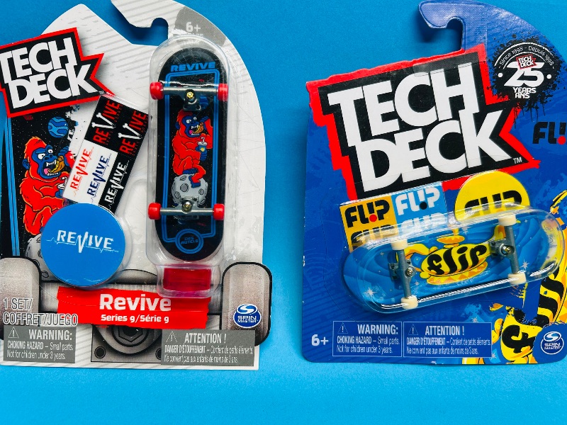 Photo 1 of 195800…3 Tech Deck finger boards