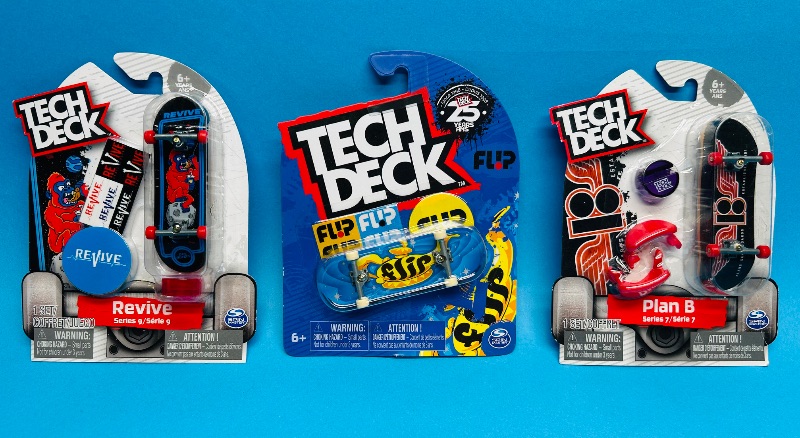 Photo 1 of 195800…3 Tech Deck finger boards