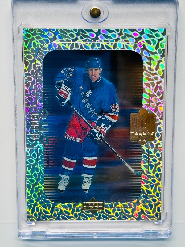 Photo 1 of 195841…Wayne Gretzky card GO1 in hard plastic case