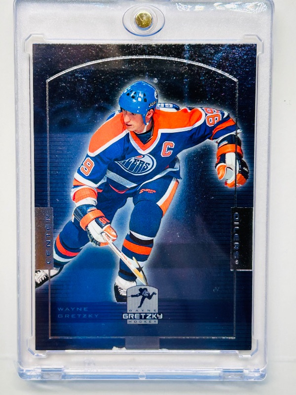 Photo 1 of 195842… holo Wayne Gretzky card HOF 6 in hard plastic case