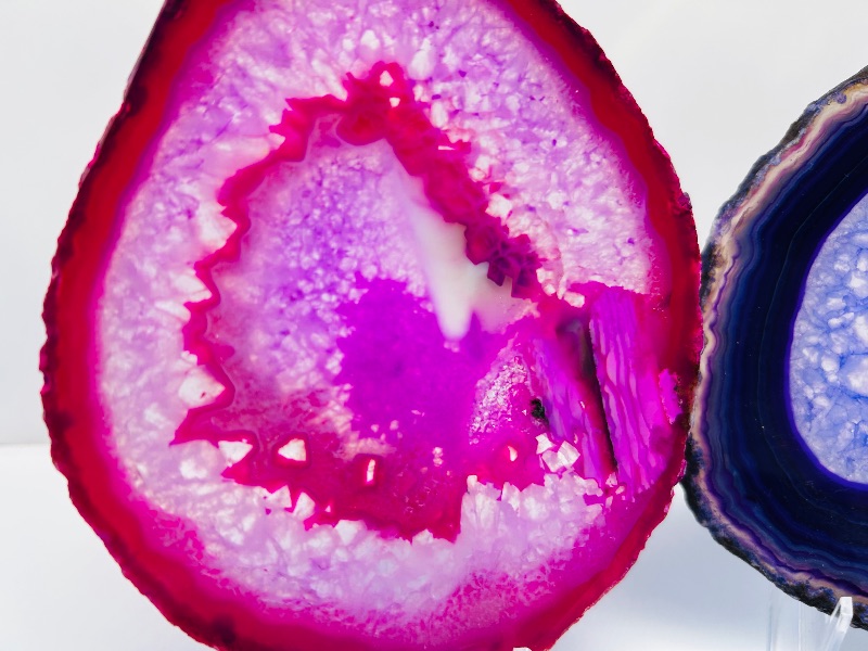 Photo 1 of 195863…2 agate slices with stands 4.5 and 5”