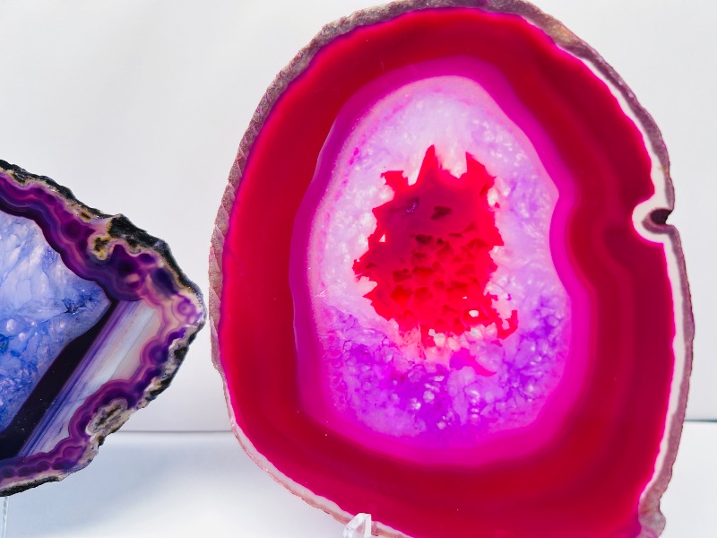 Photo 1 of 195865…2 agate slices 4 and 5” on stands