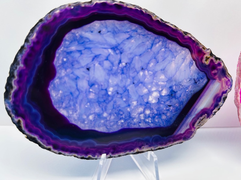 Photo 1 of 195865…2 agate slices 4 and 5” on stands