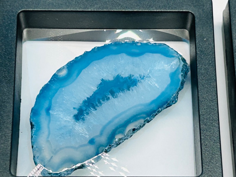 Photo 1 of 195869…4 small agate slices in 2.5” displays