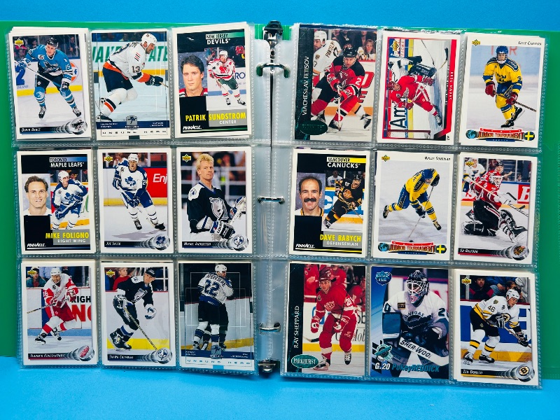 Photo 1 of 195880…final sale no return/refund-270 mixed hockey cards in binder