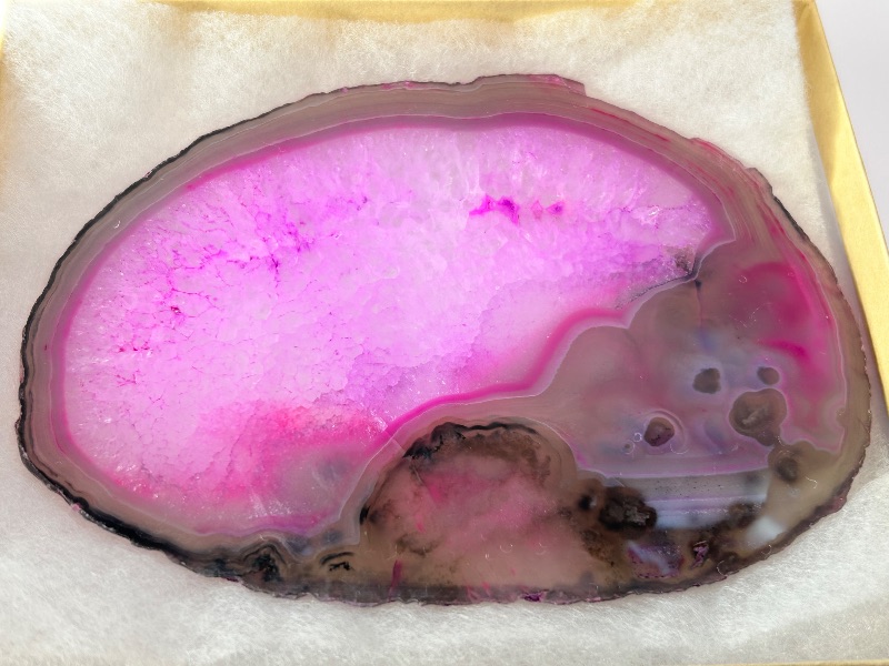 Photo 1 of 195990… 5.5” agate slice with stand in gift box