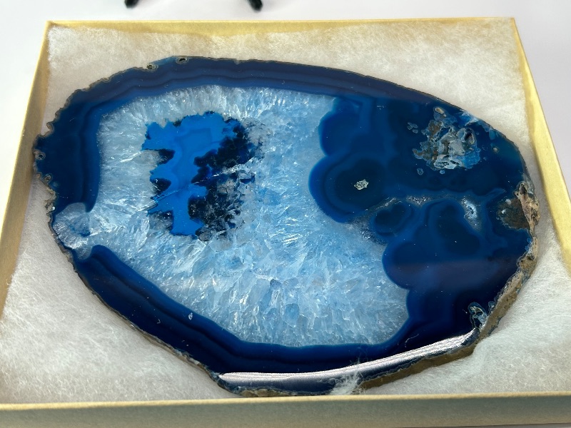 Photo 1 of 195994… 5.5” agate slice with stand in gift box