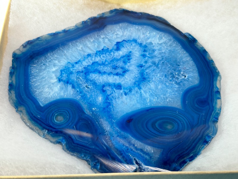 Photo 1 of 196002… 5” agate slice with stand in gift box