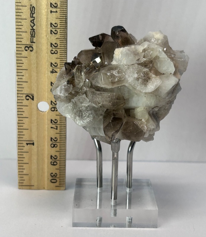 Photo 1 of 196041…3” y quartz crystal with display  stand