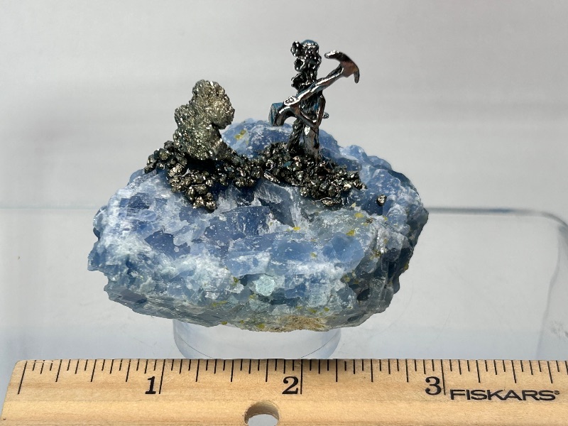 Photo 1 of 196081…miner on celestite rock in acrylic display case